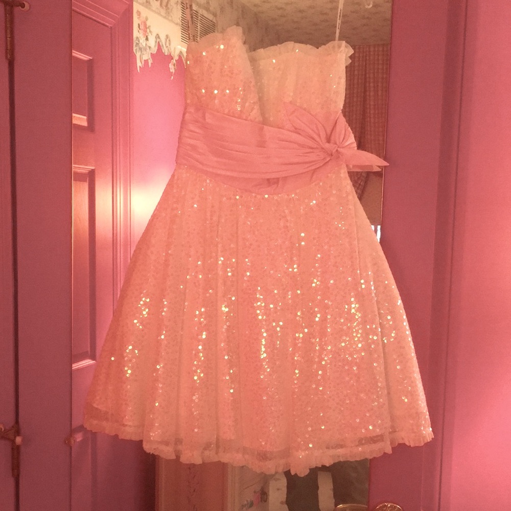 Betsey Johnson size 4 semi formal homecoming dress